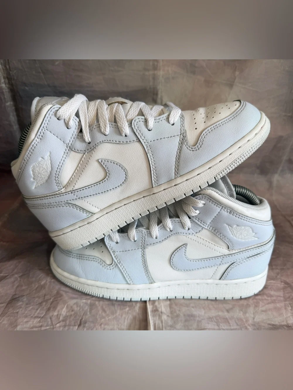 Nike Air Jordan 1 Mid size 4.5Y